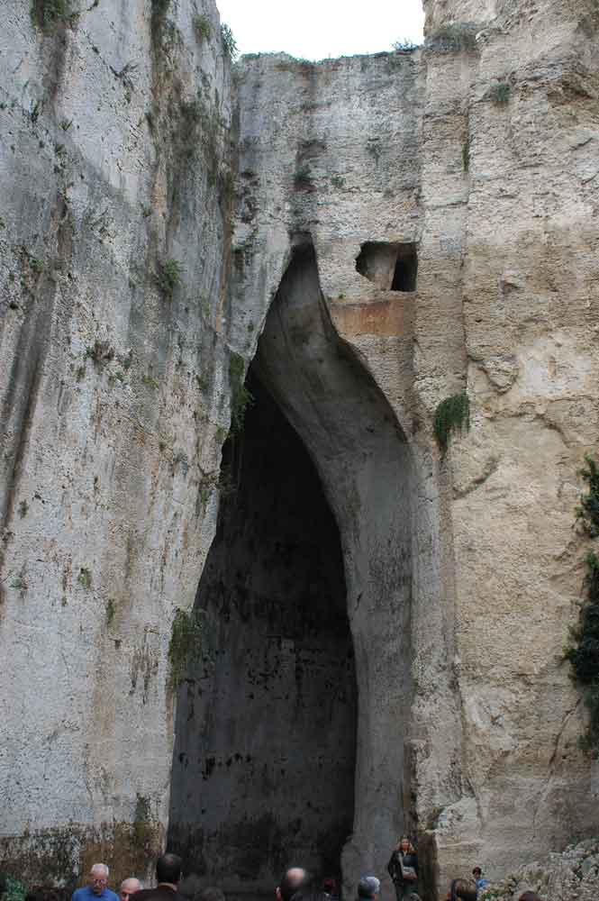 31 - Italia - Sicilia - Siracusa - cantera las Latomias - oido de Dionisio
